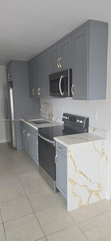 3190 Nw 5th Ct #B - Photo 2 of 7