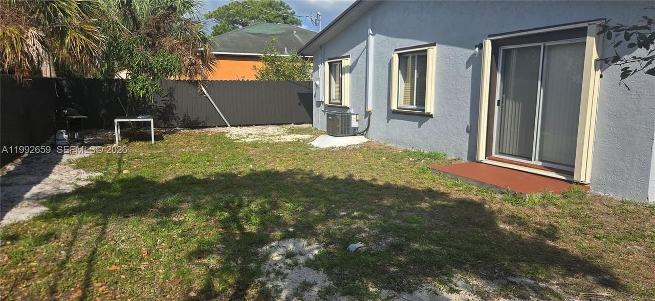 3190 Nw 5th Ct #B - Photo 4 of 7