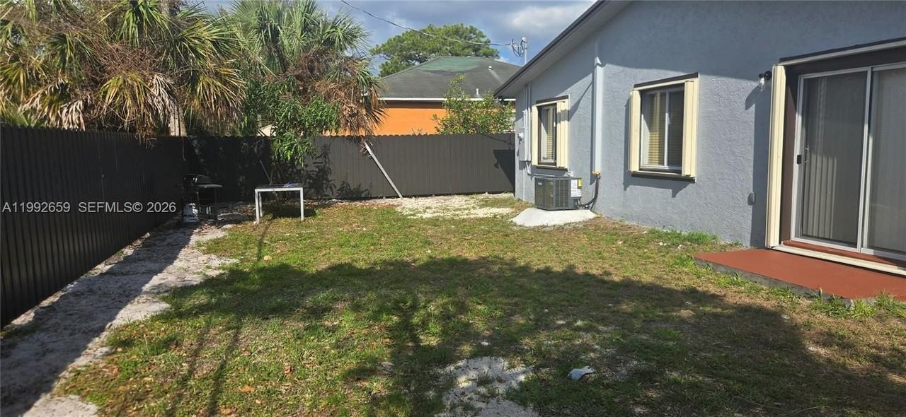 3190 Nw 5th Ct #B - Photo 5 of 7