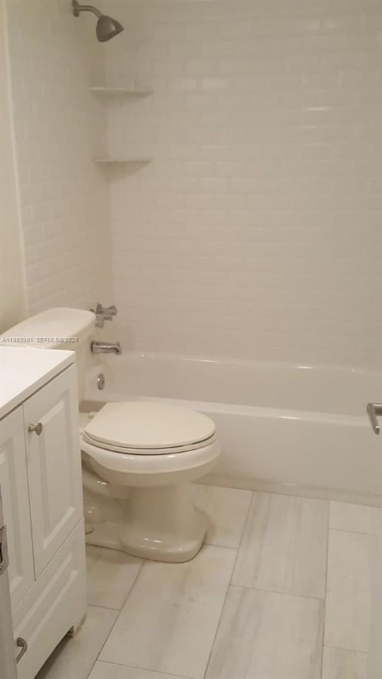 265 Sw 7th St #1 - Photo 4 of 16