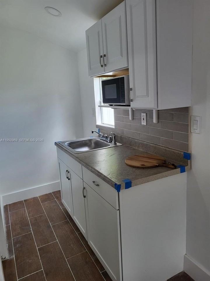 11875 Sw 186th St #1 - Photo 3 of 5