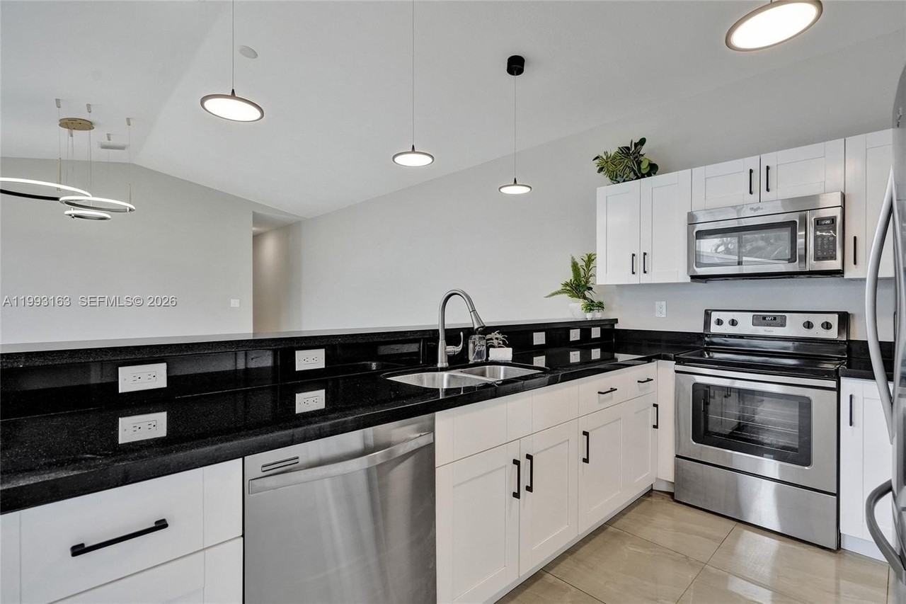 62 Ne 26th St #62 - Photo 2 of 40