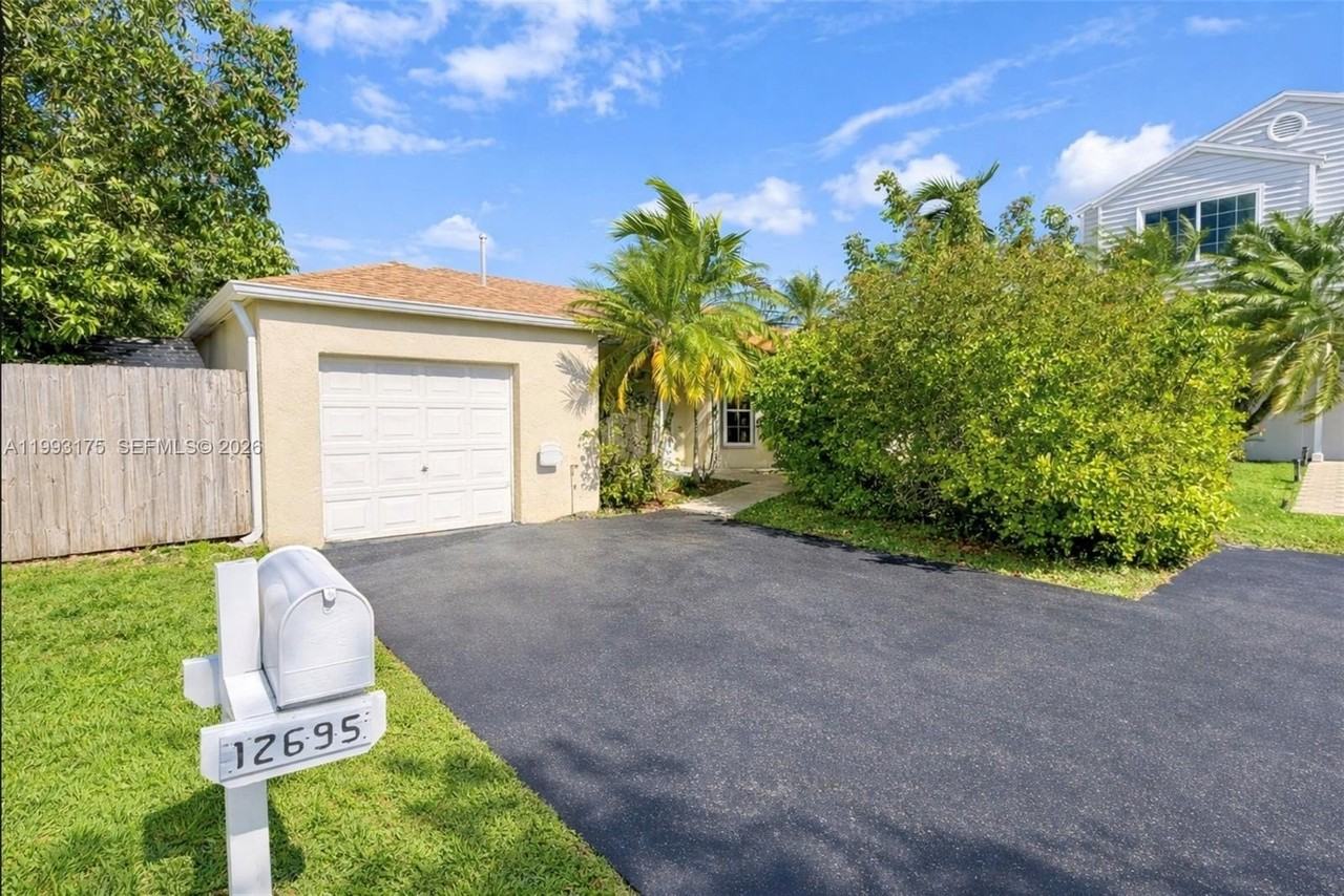 12695 Sw 144th Ter - Photo 2 of 43