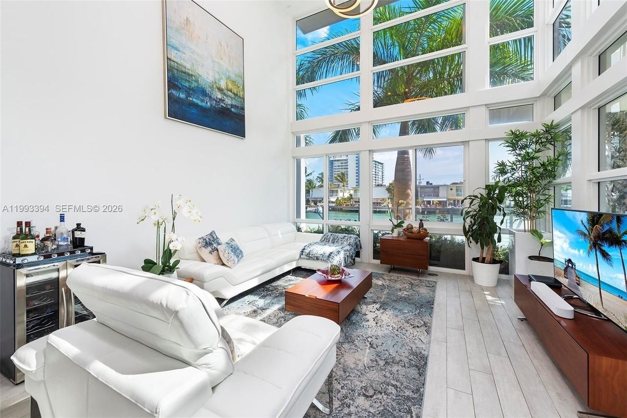 41 N Shore Dr - Photo 3 of 50