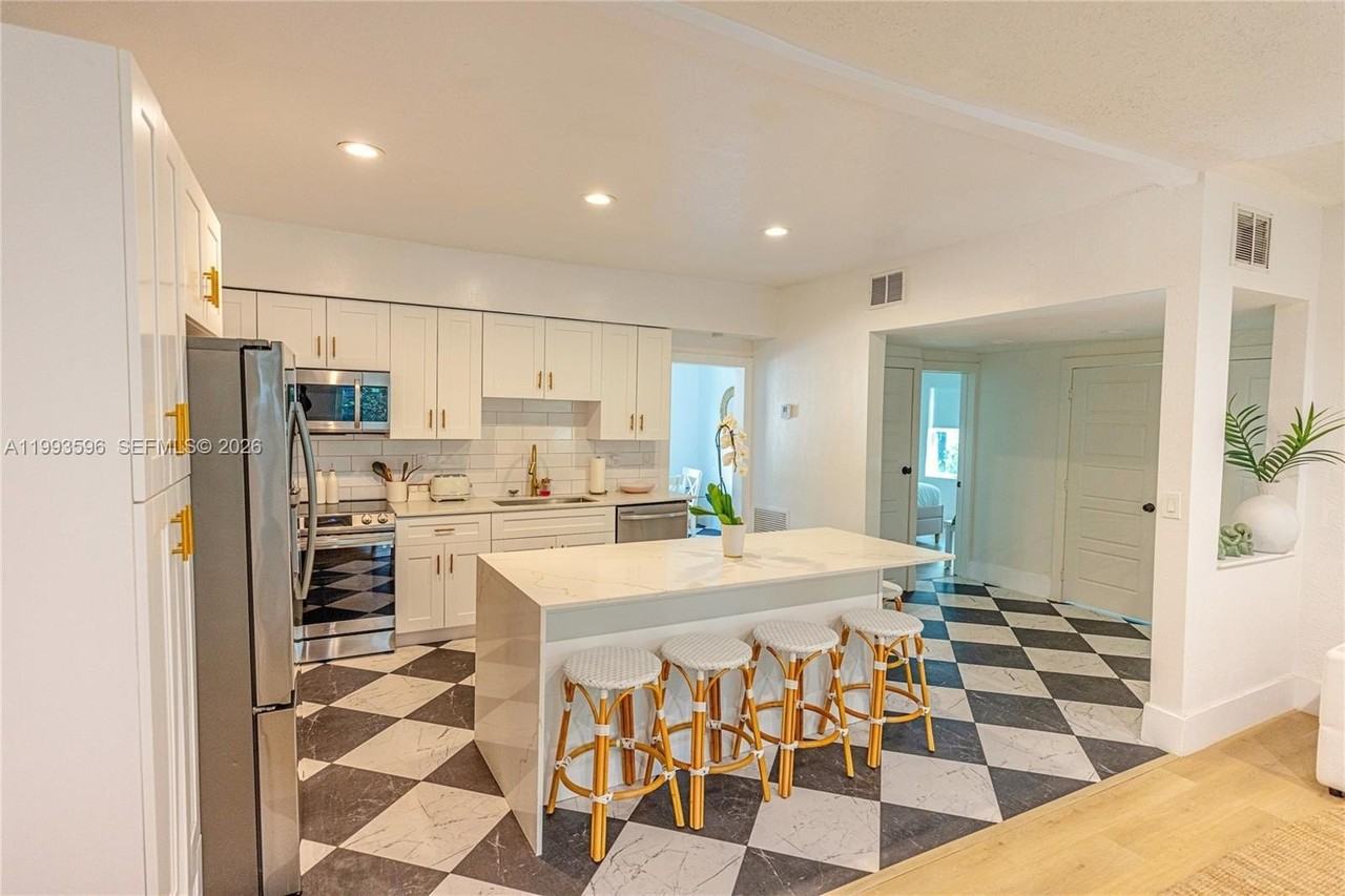 745 Nw 47th Ter - Photo 5 of 15