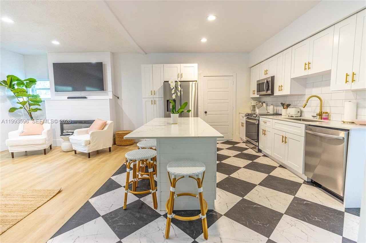 745 Nw 47th Ter - Photo 6 of 15