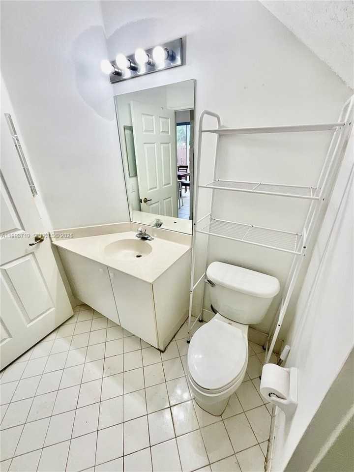 5628 Nw 113th Ave #5628 - Photo 4 of 48