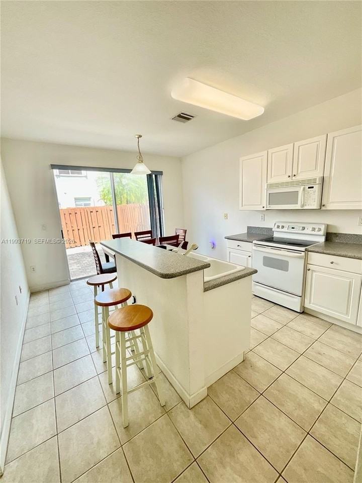 5628 Nw 113th Ave #5628 - Photo 7 of 48