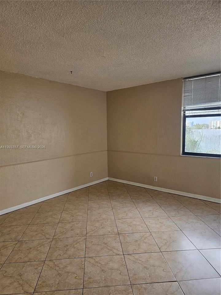 114 Lake Emerald Dr #409 - Photo 3 of 5