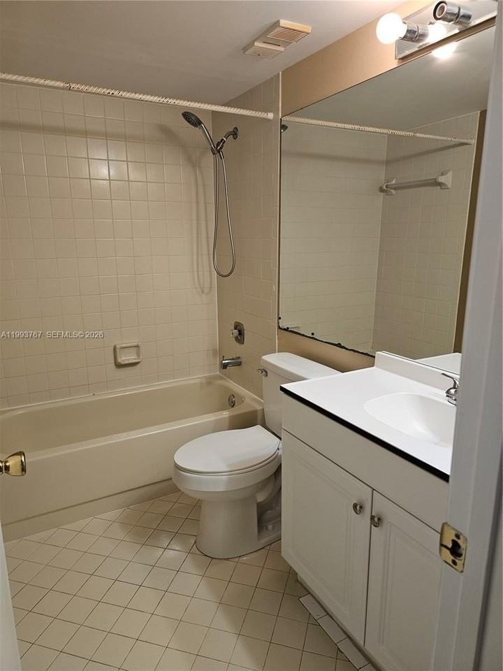 114 Lake Emerald Dr #409 - Photo 5 of 5