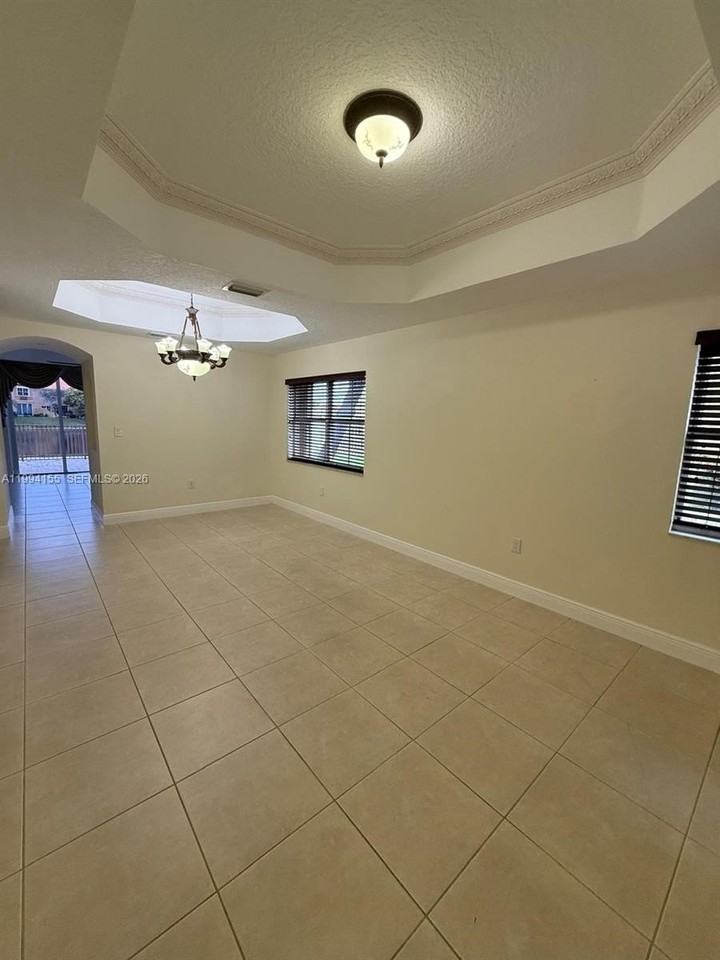 15274 Sw 30th Ter - Photo 2 of 37