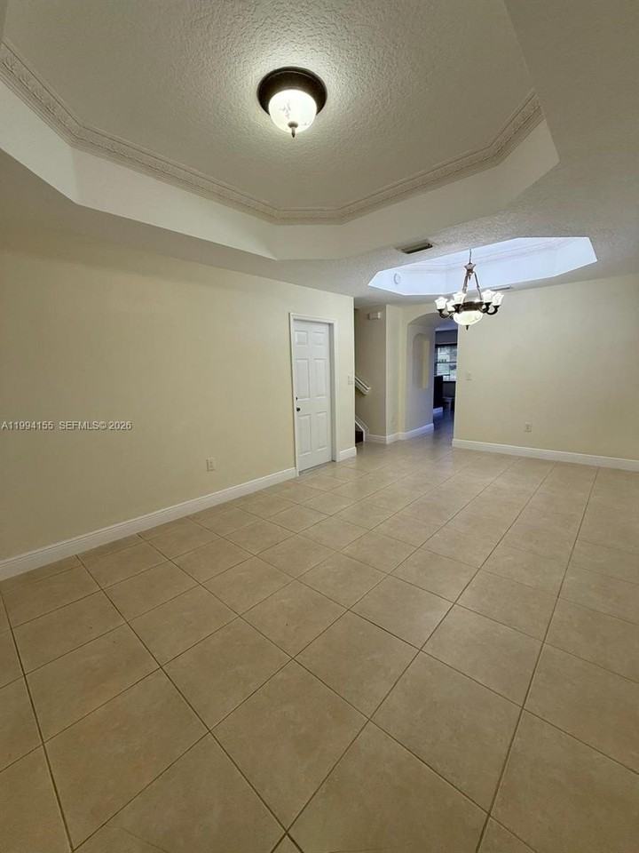 15274 Sw 30th Ter - Photo 3 of 37