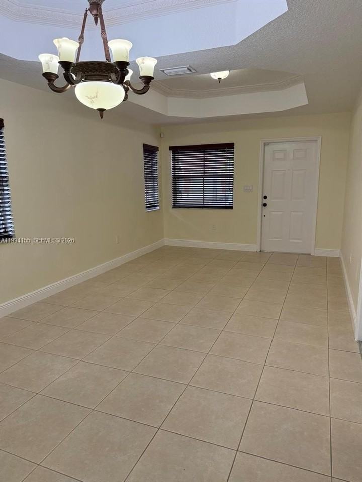 15274 Sw 30th Ter - Photo 4 of 37