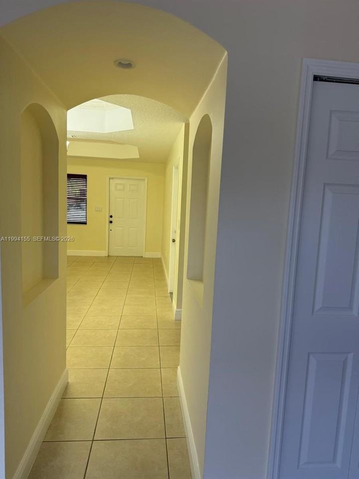 15274 Sw 30th Ter - Photo 5 of 37