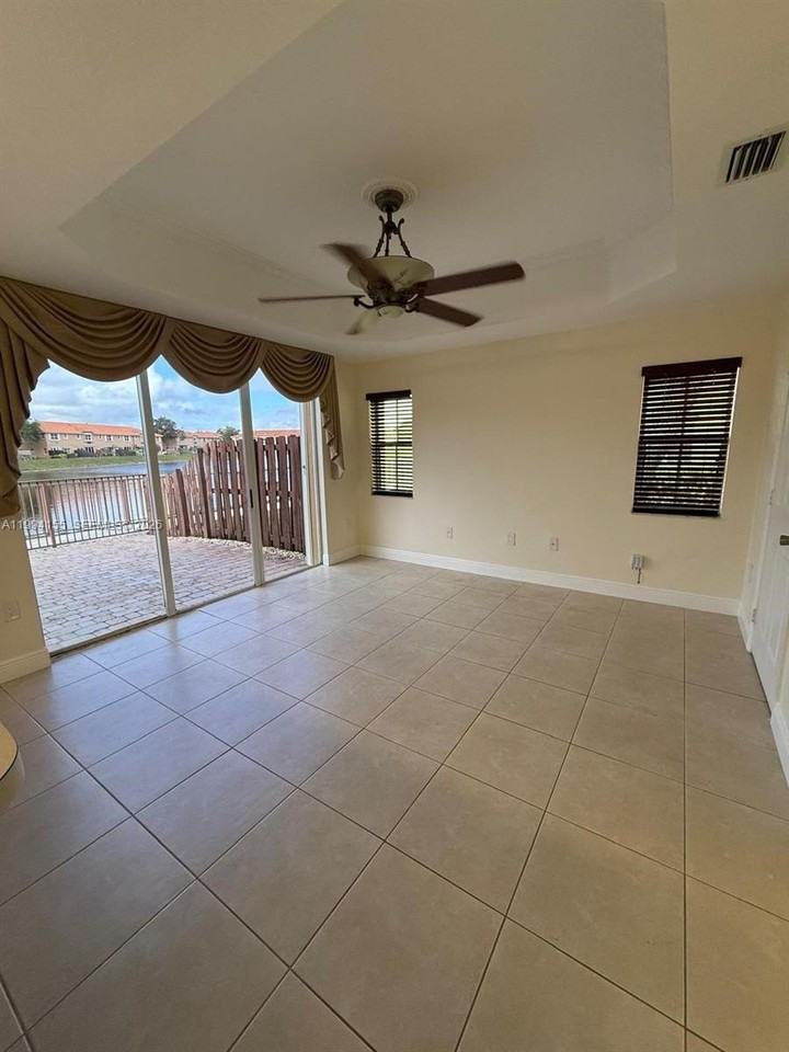 15274 Sw 30th Ter - Photo 7 of 37