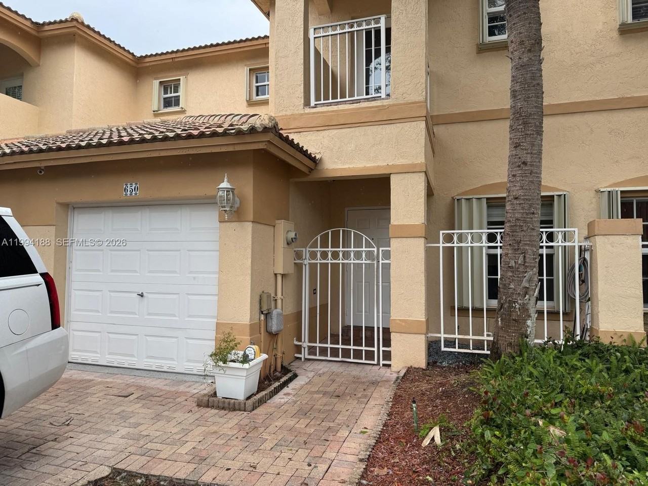 650 Nw 170th Ter #650 - Photo 3 of 46