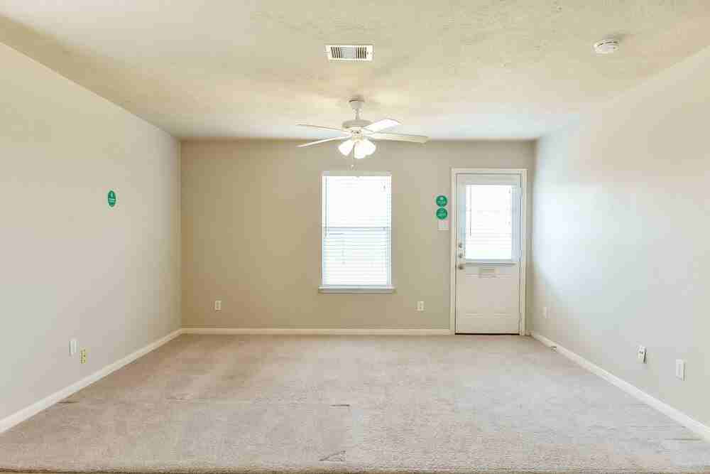 13118 Kingston Point Ln - Photo 3 of 15