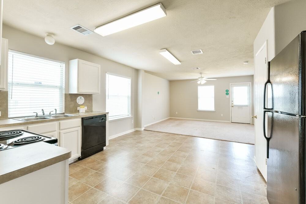 13118 Kingston Point Ln - Photo 7 of 15