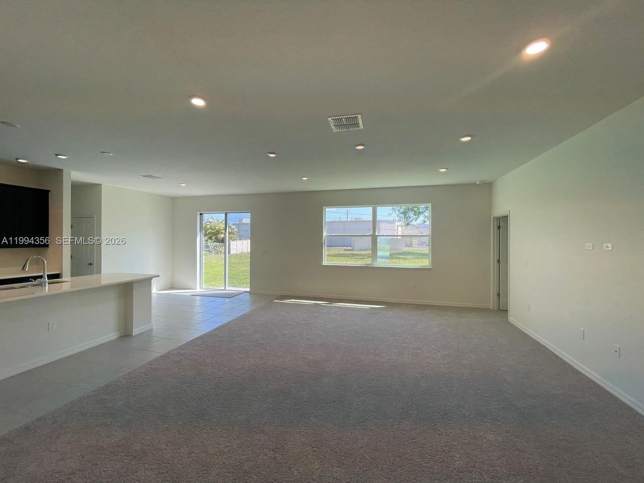 2133 Se Flanders Rd - Photo 3 of 16