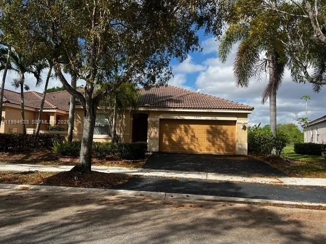 1852 Andromeda Ln - Photo 3 of 20