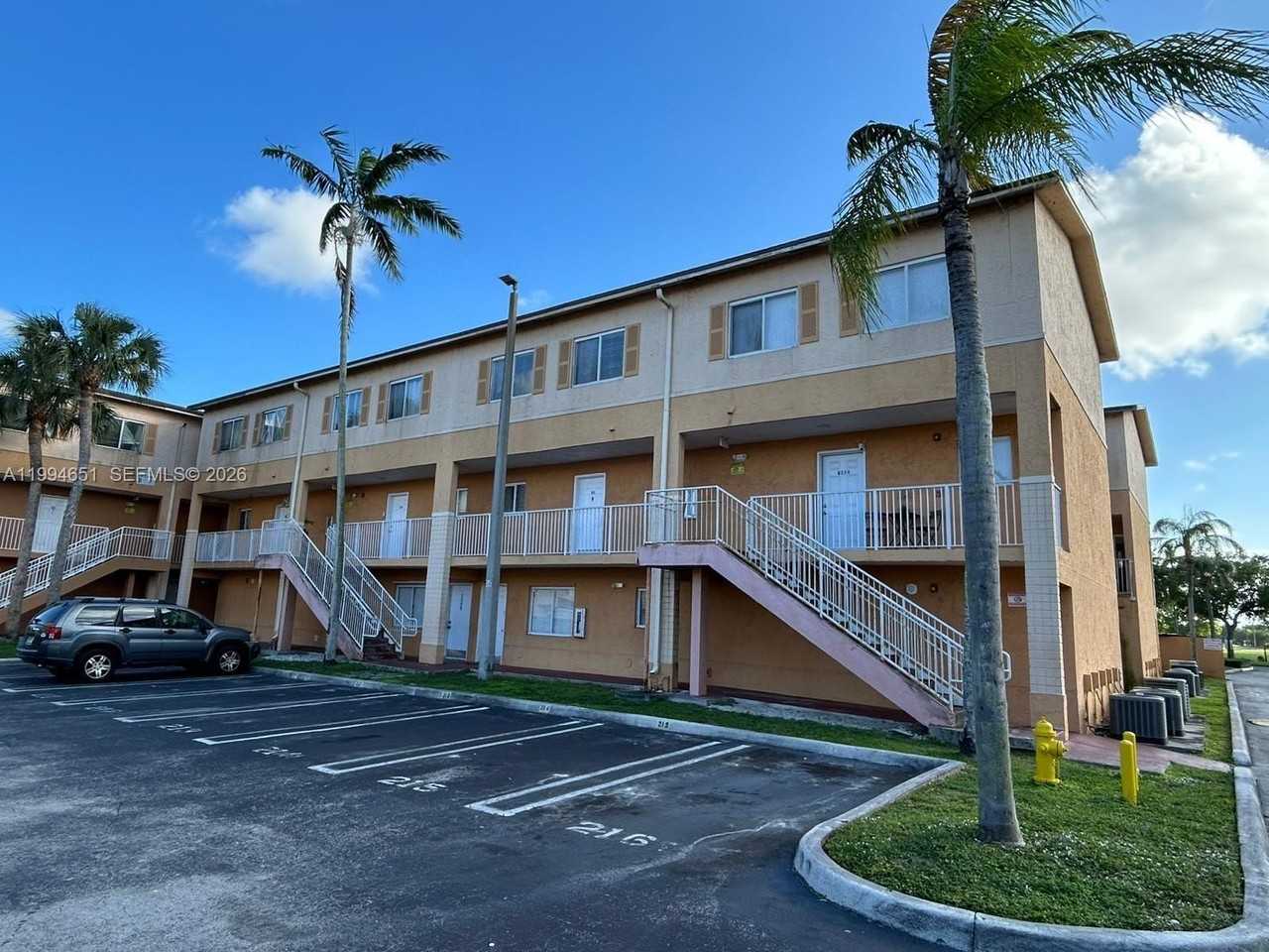 6255 Kendale Lakes Cir #225