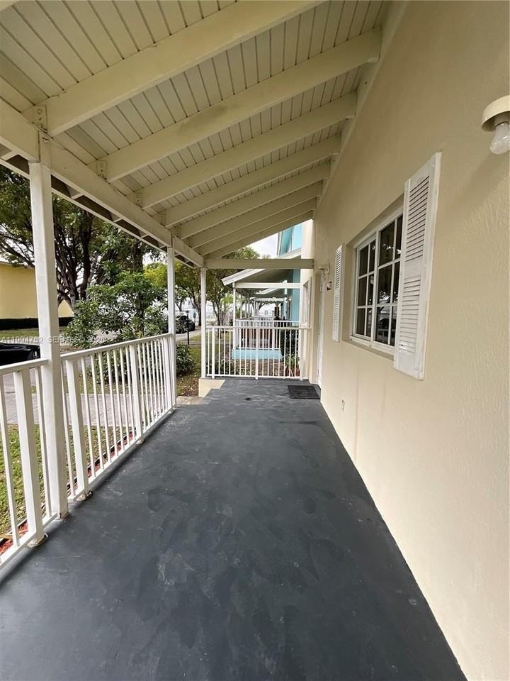 435 Nw 19th Ln #19 - Photo 3 of 15