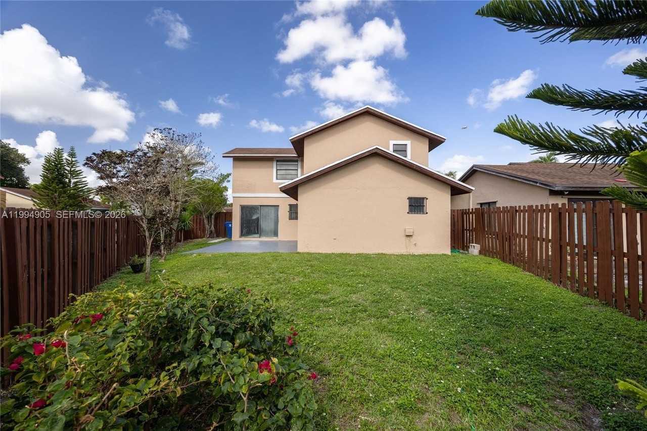 914 Nw 106th Avenue Cir #0 - Photo 4 of 21