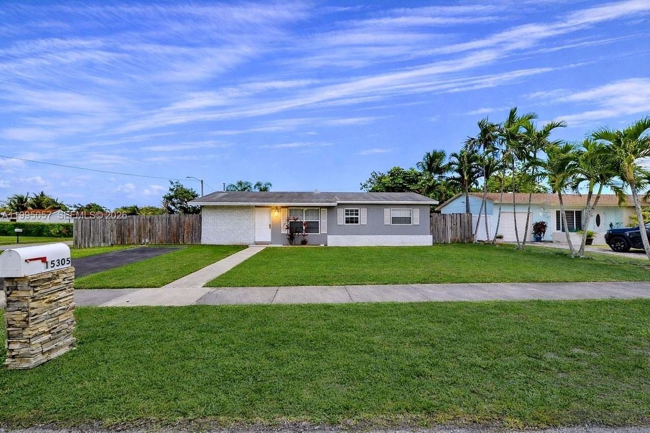 15305 Sw 104th Ave - Photo 3 of 45