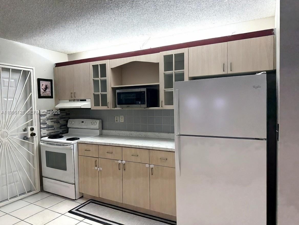 7440 Sw 22nd St #1 - Photo 6 of 16