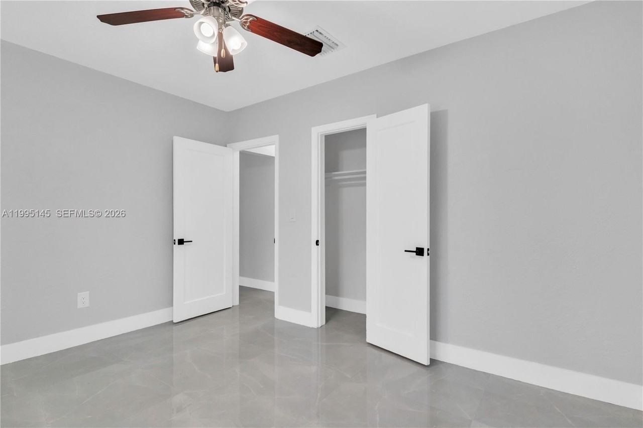 51 Sw 59th Ave - Photo 7 of 27