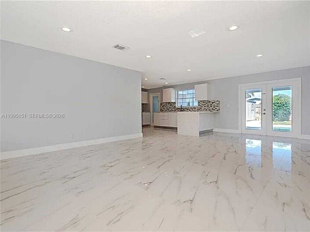 5770 Ne 18th Ave #0 - Photo 5 of 24