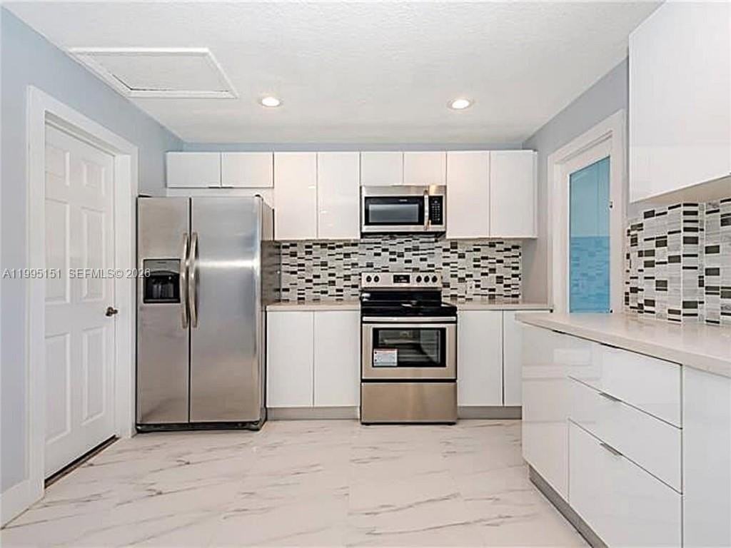 5770 Ne 18th Ave #0 - Photo 6 of 24