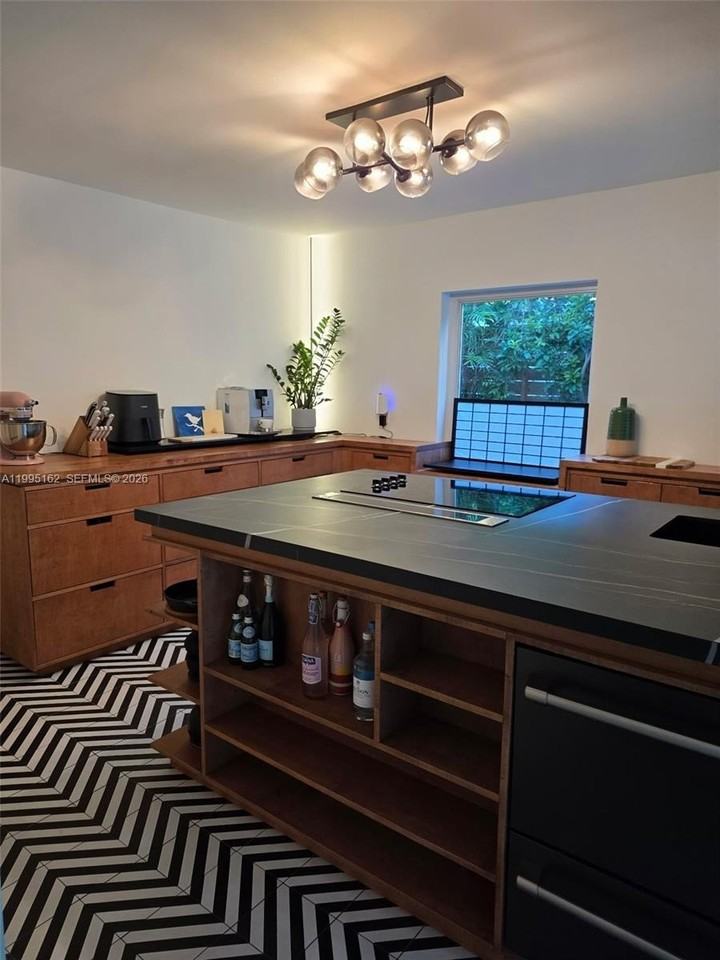 2848 Sw 22nd Ave #0 - Photo 6 of 22
