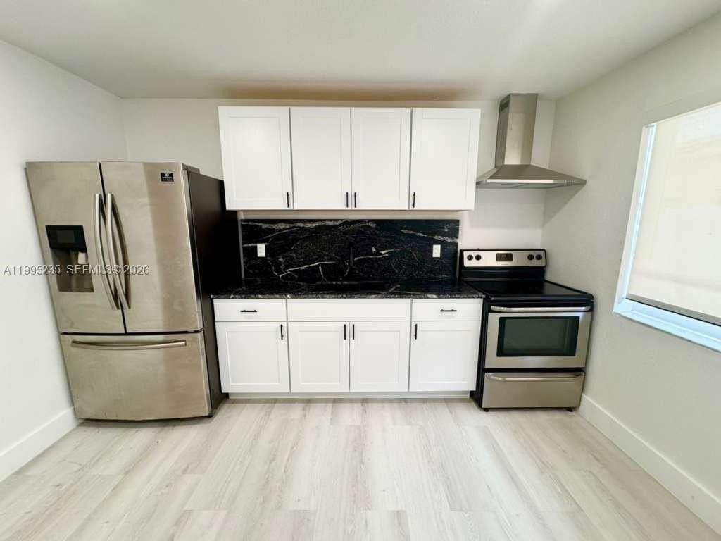 230 E 56th St #A - Photo 5 of 25