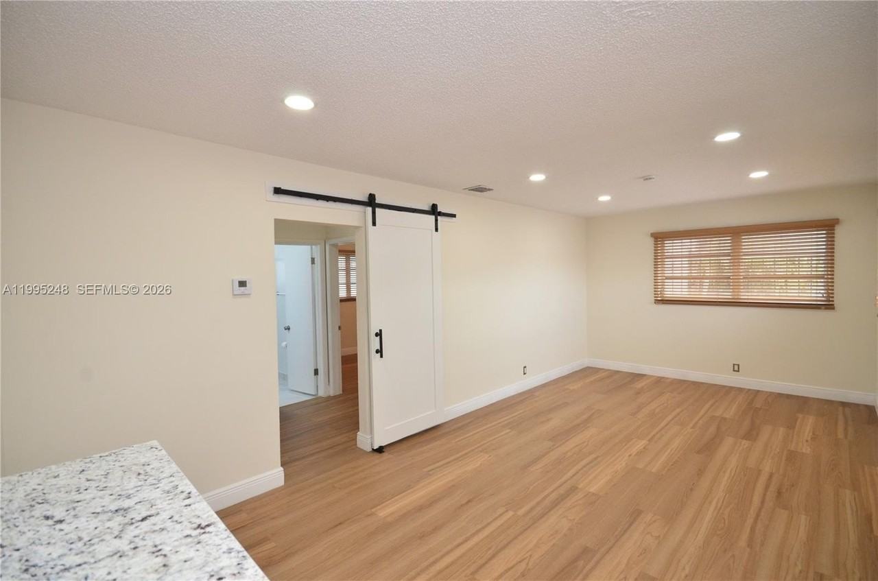 2430 Sw 16th St #2430 - Photo 2 of 18