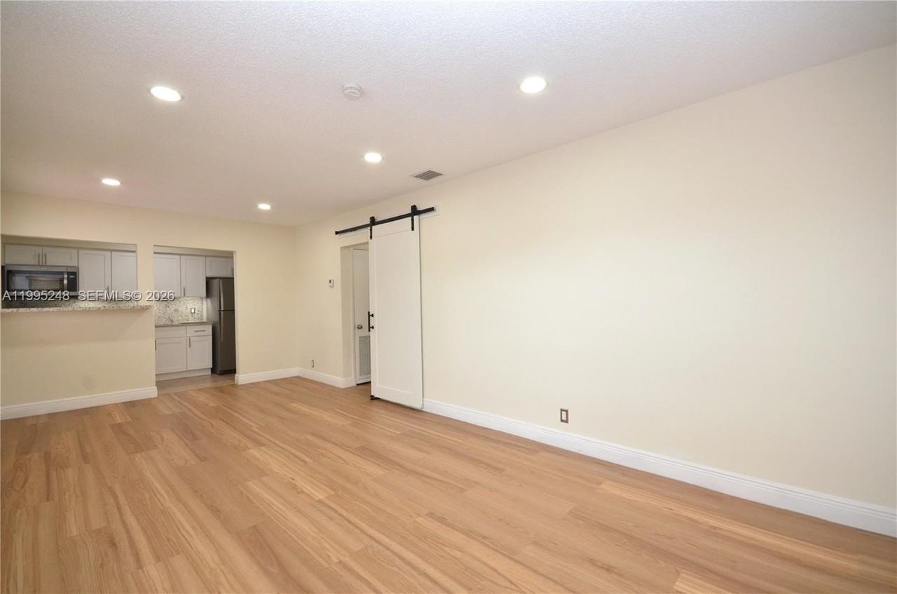 2430 Sw 16th St #2430 - Photo 3 of 18