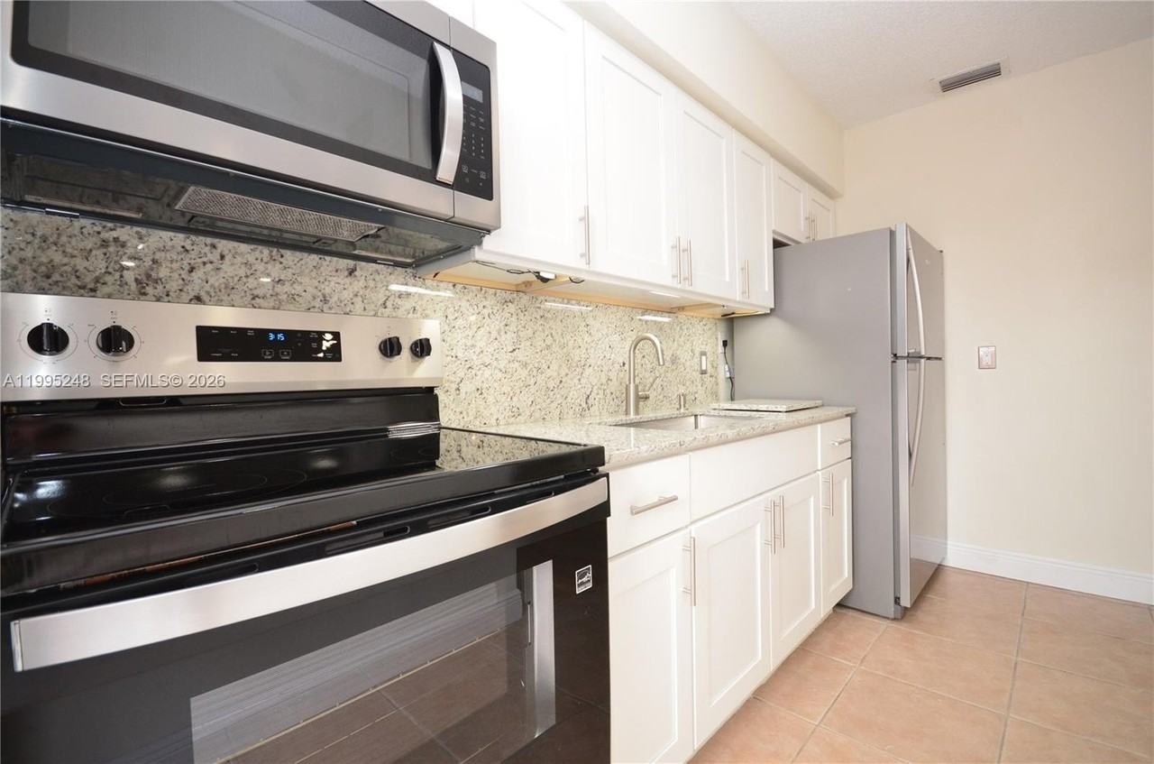 2430 Sw 16th St #2430 - Photo 4 of 18