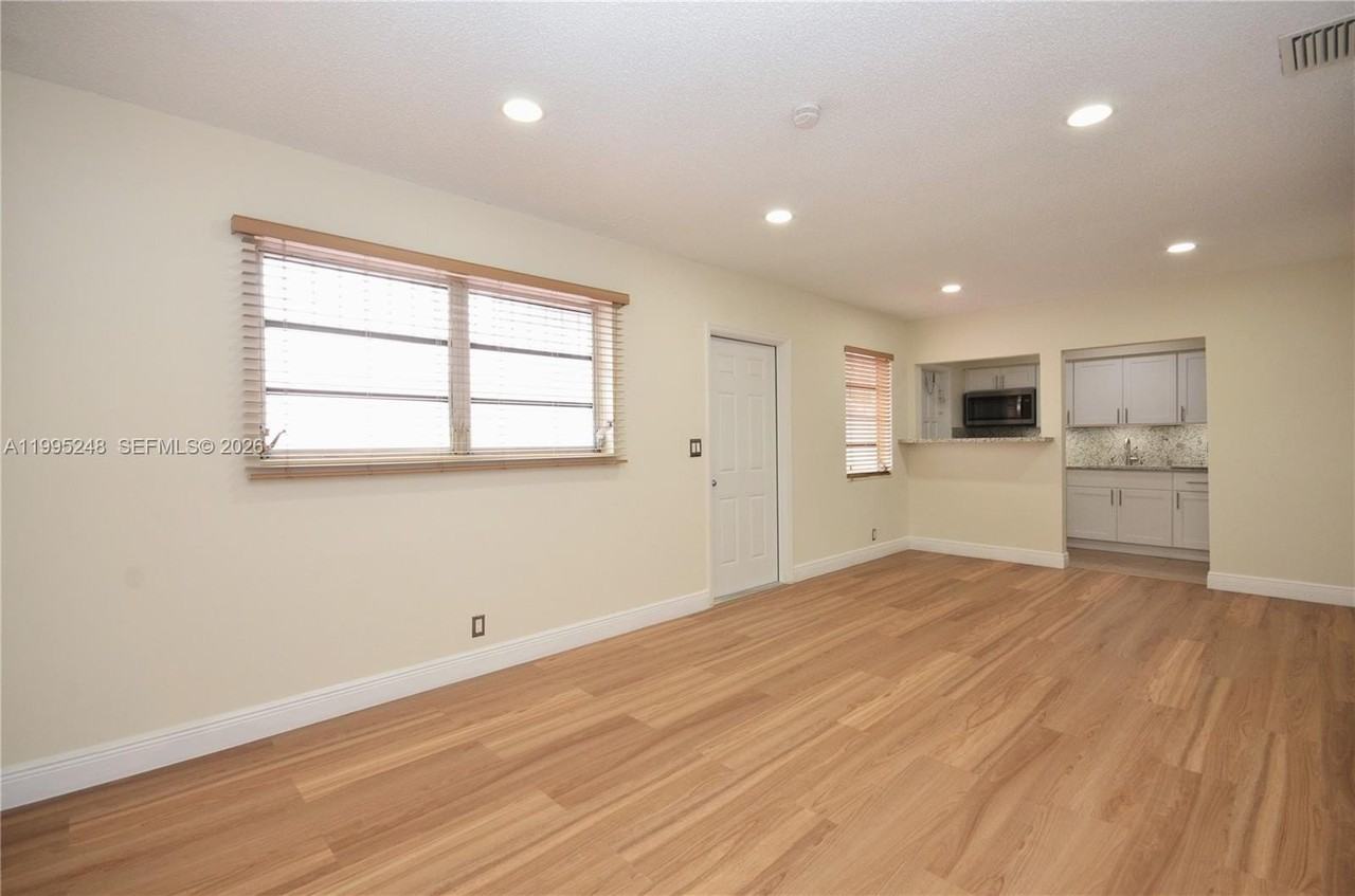 2430 Sw 16th St #2430 - Photo 6 of 18