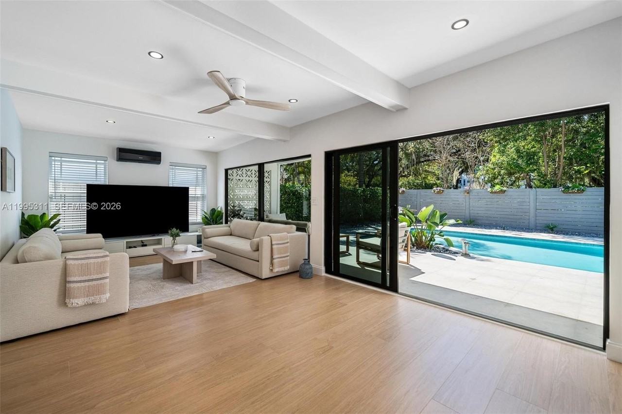 696 Ne 67th St - Photo 3 of 50