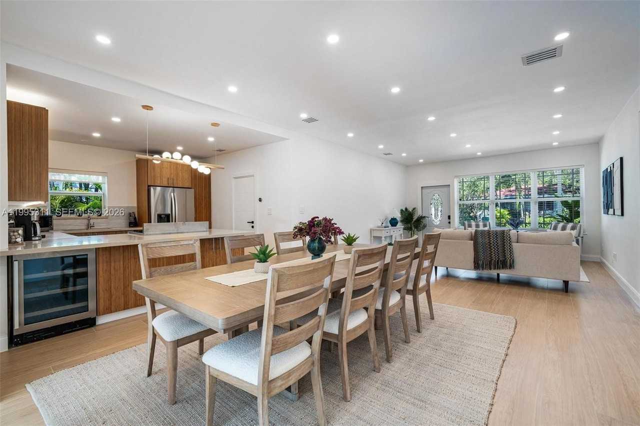 696 Ne 67th St - Photo 5 of 50