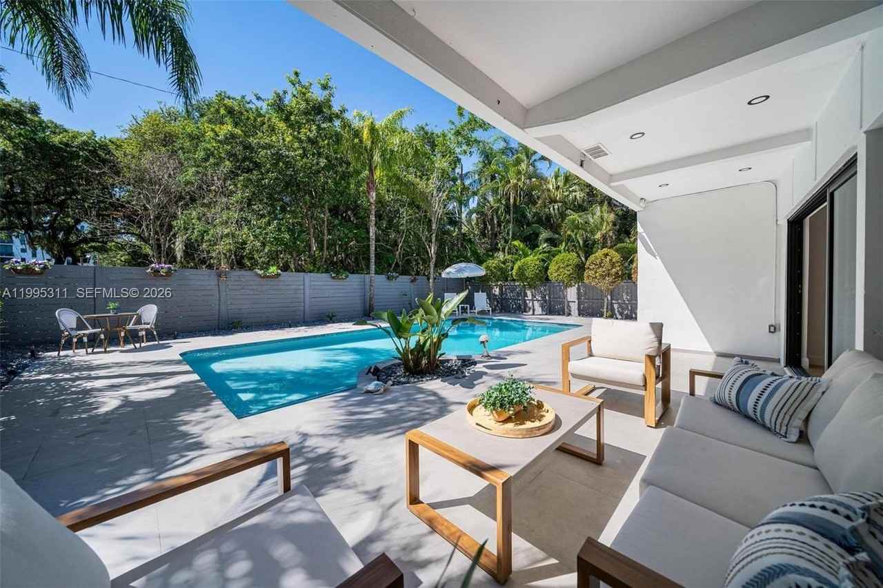 696 Ne 67th St - Photo 6 of 50