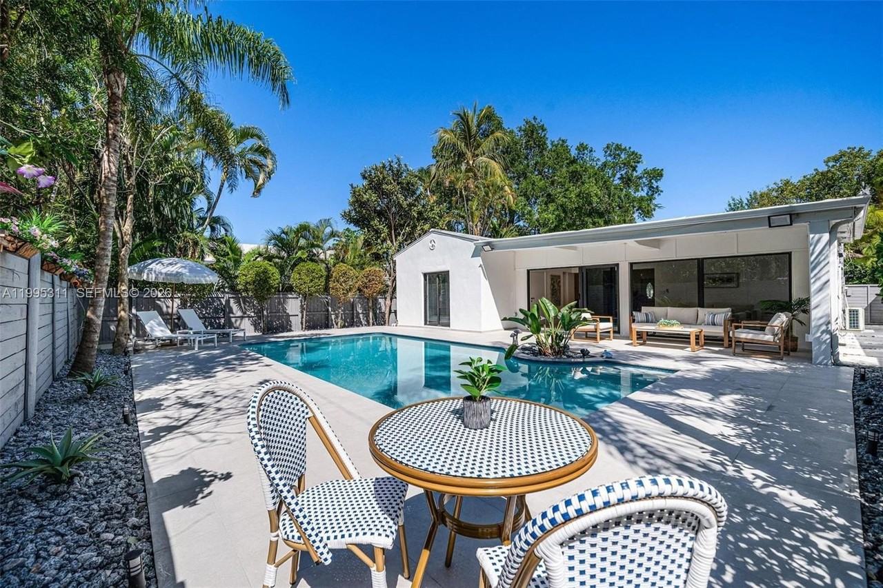 696 Ne 67th St - Photo 7 of 50