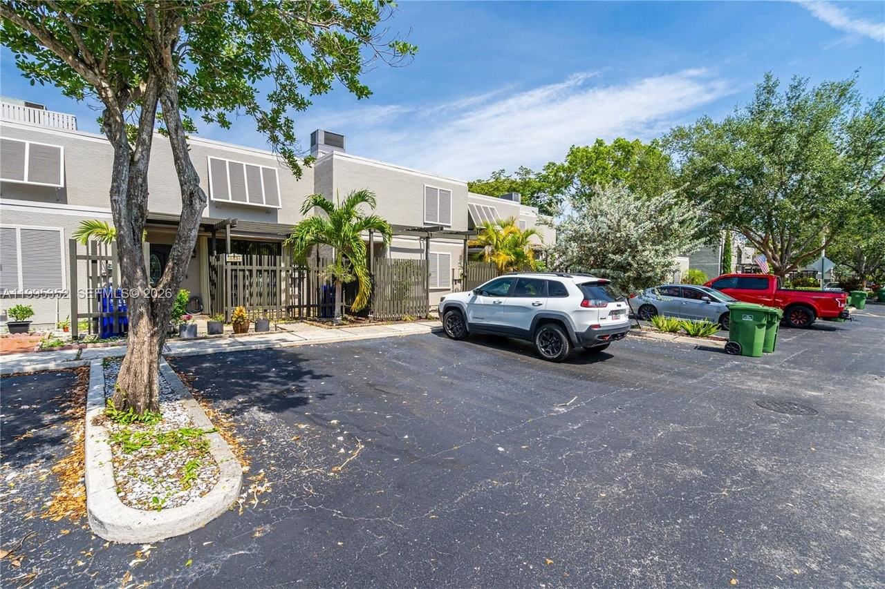 1424 Nw 113th Way - Photo 3 of 39