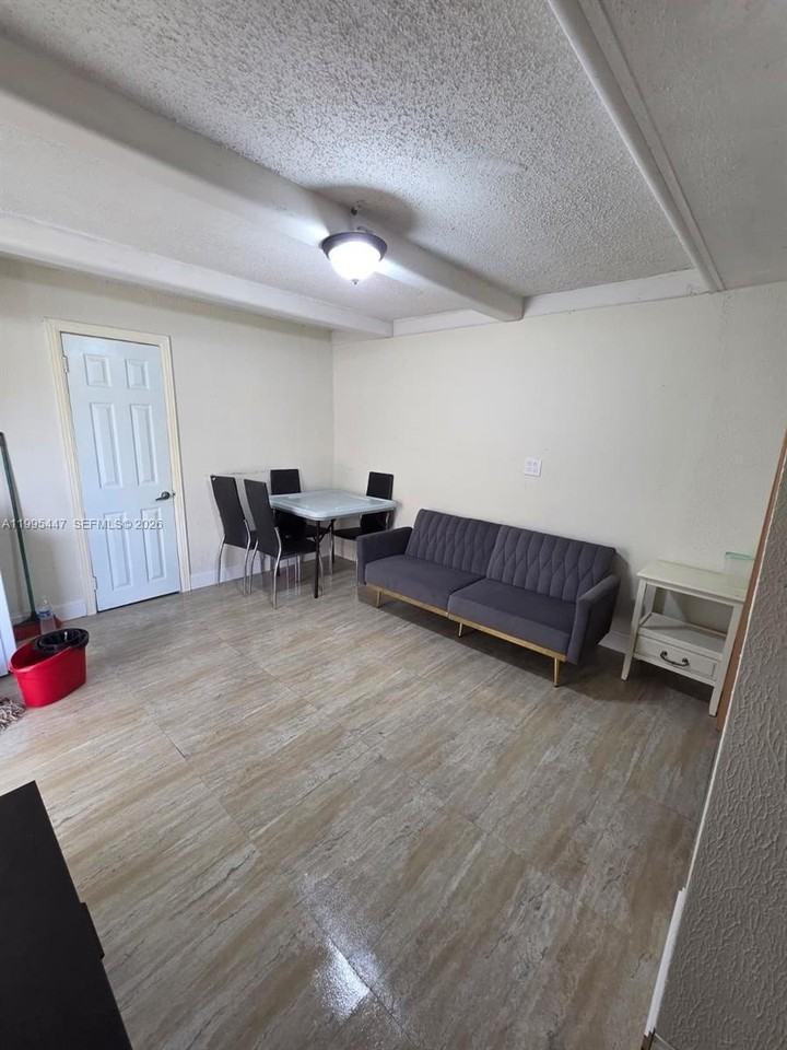 1420 Sw 129th Ct #1 - Photo 4 of 11