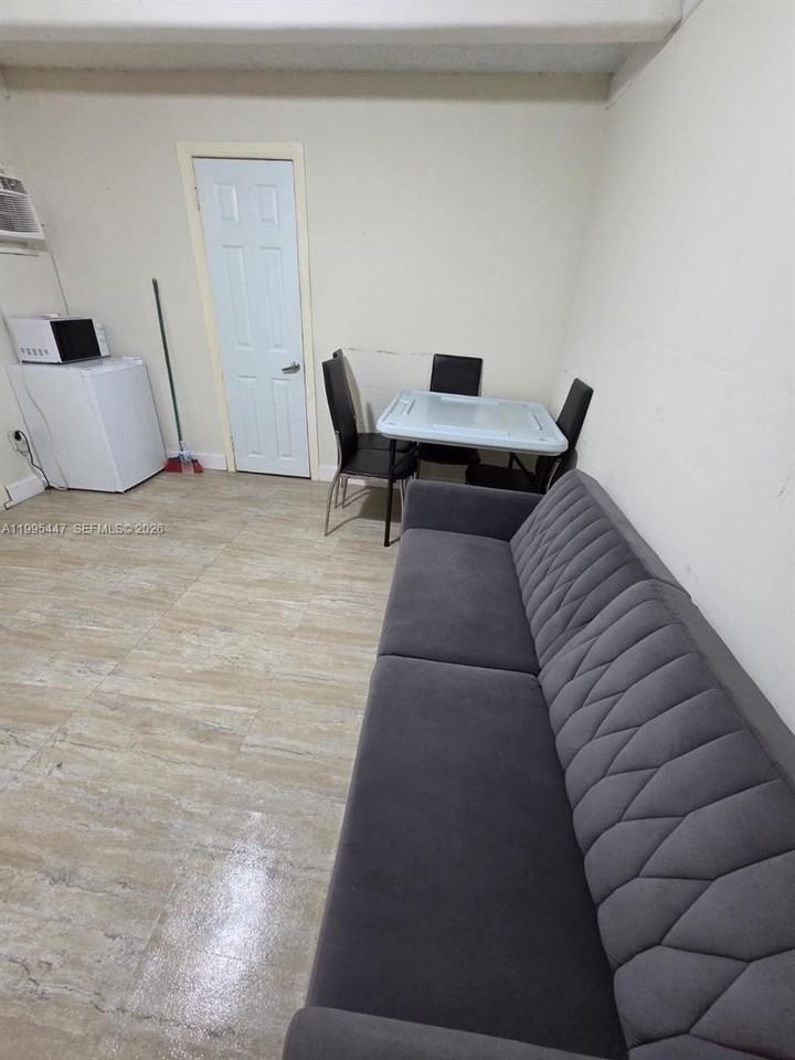 1420 Sw 129th Ct #1 - Photo 5 of 11