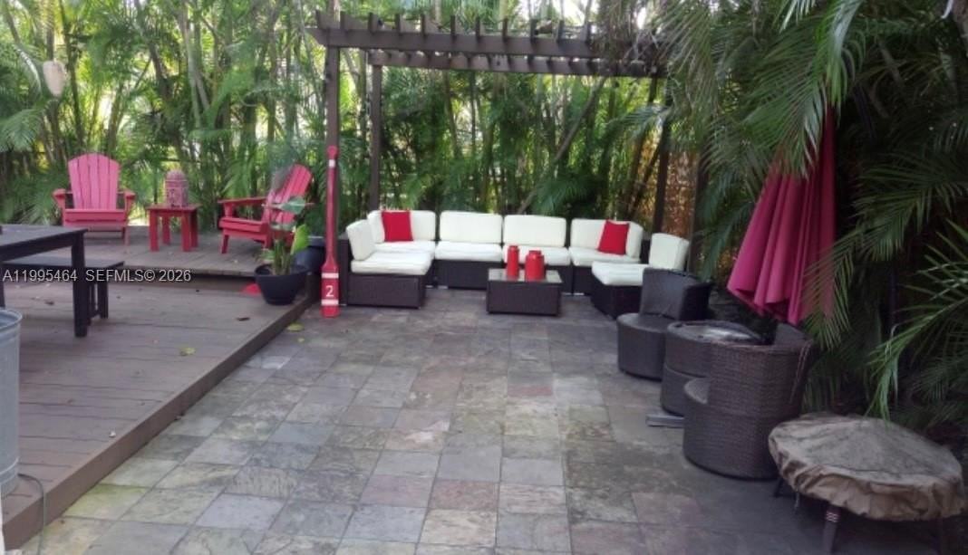 5718 Sw 48th St - Photo 3 of 13