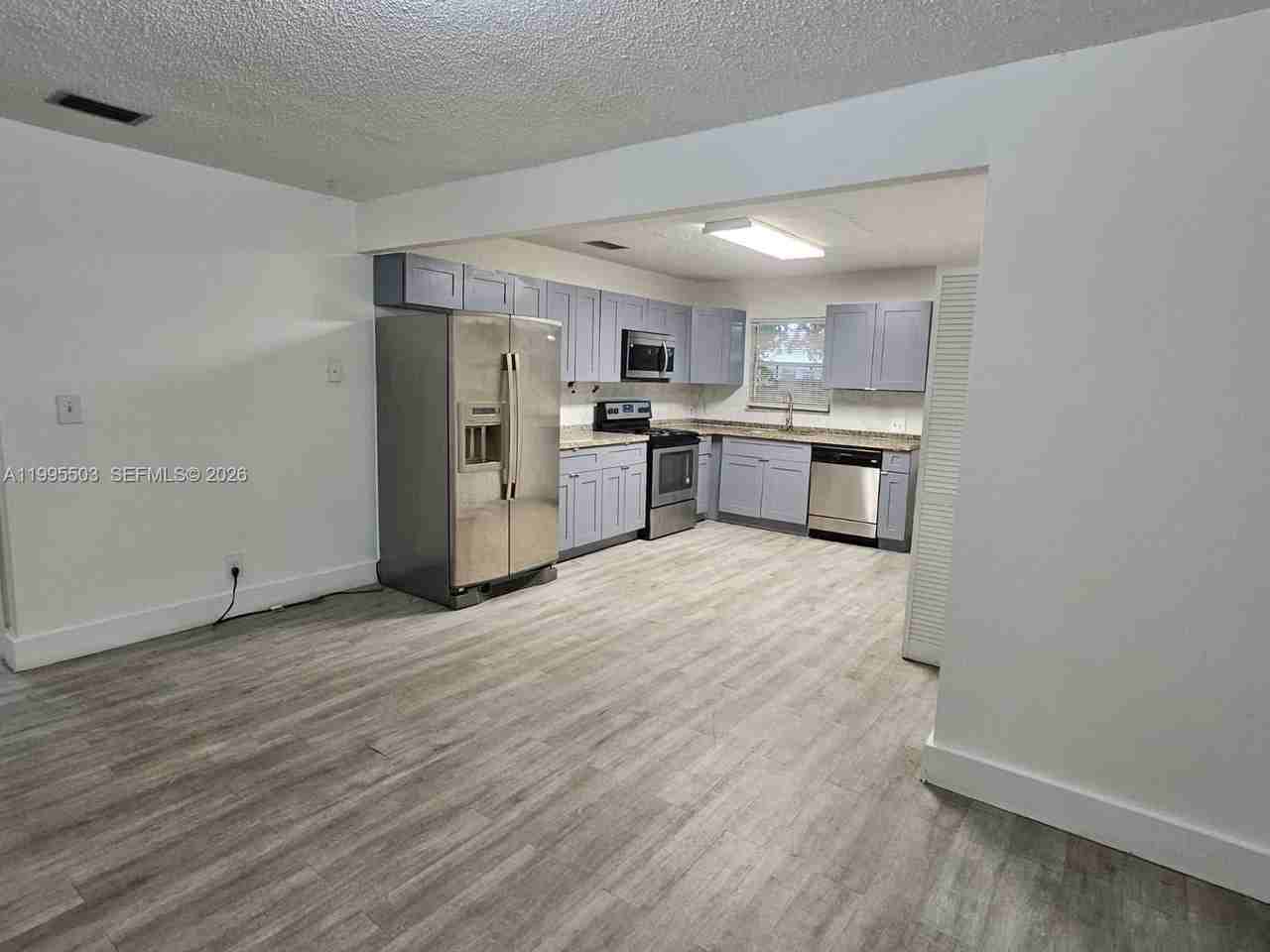 209 Sw 9th St #209 - Photo 2 of 6
