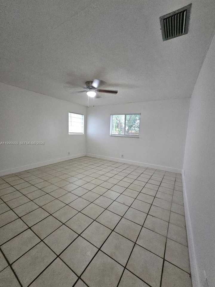 209 Sw 9th St #209 - Photo 6 of 6