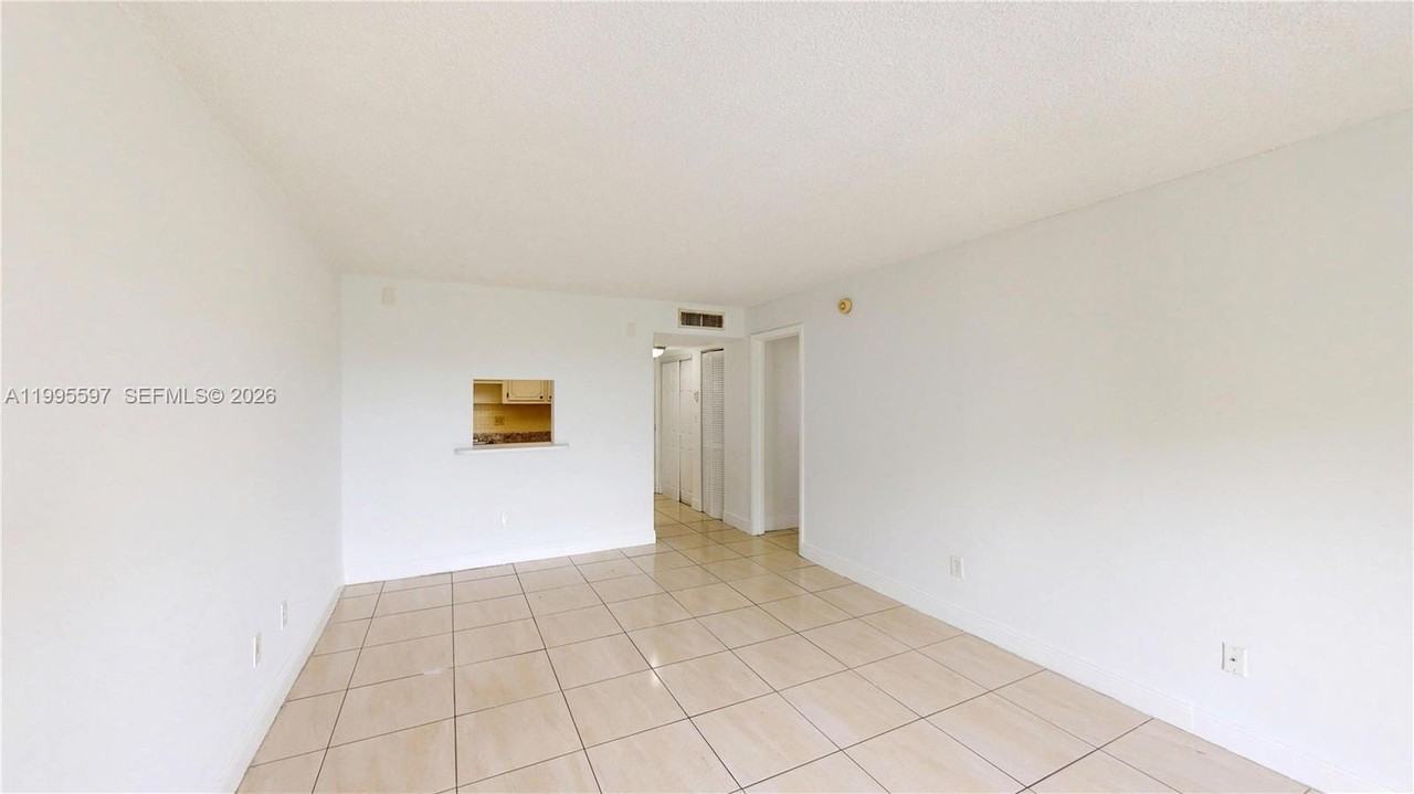 14201 N Kendall Dr #401D - Photo 5 of 15