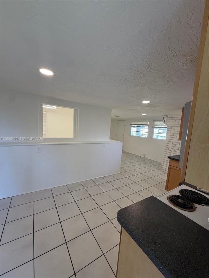 1101 N 58th Ave #1-4 - Photo 4 of 16